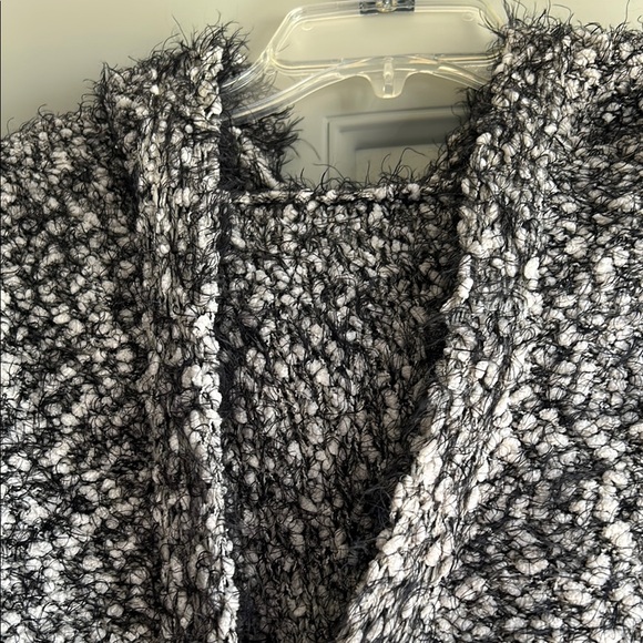 POL Chunky Oversized Cozy Black and White Knit Cardigan - Picture 5 of 9